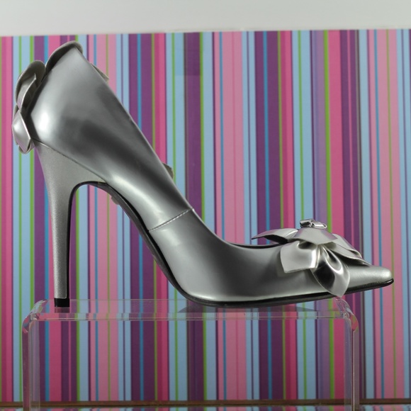 Roger Vivier Silver Leather Pumps - Picture 6 of 16